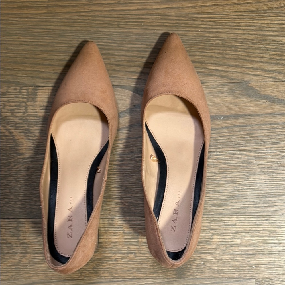 Zara Women's Tan Pointed Flats